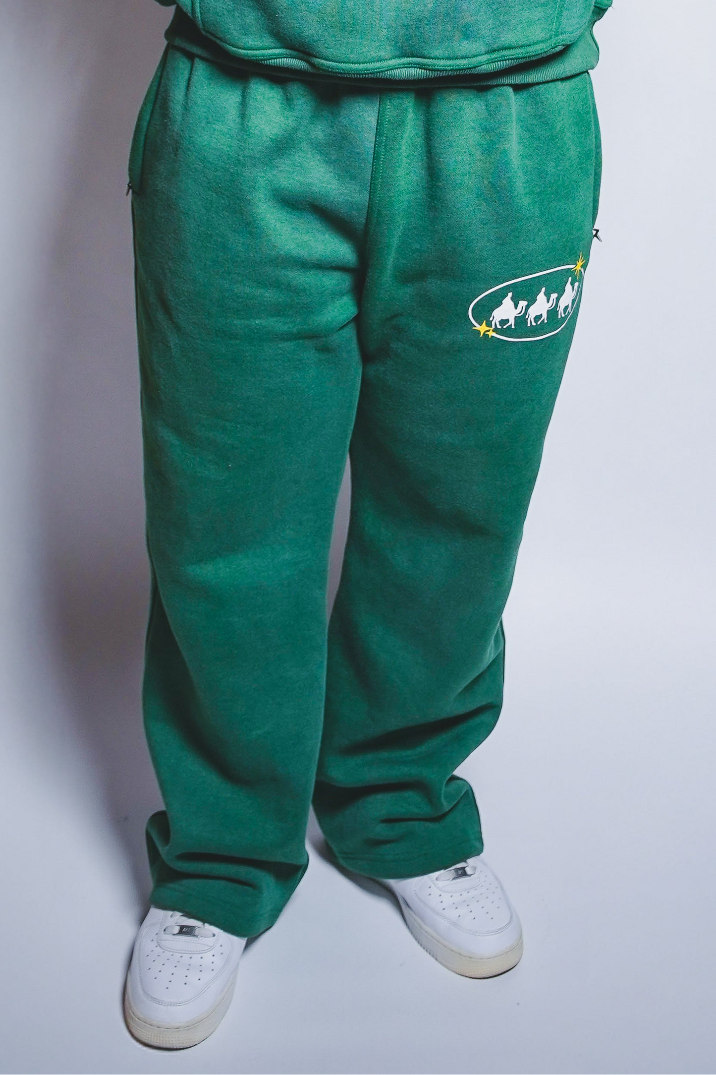 Follow the Star Version 2.0 - Forest Green Sweatpants